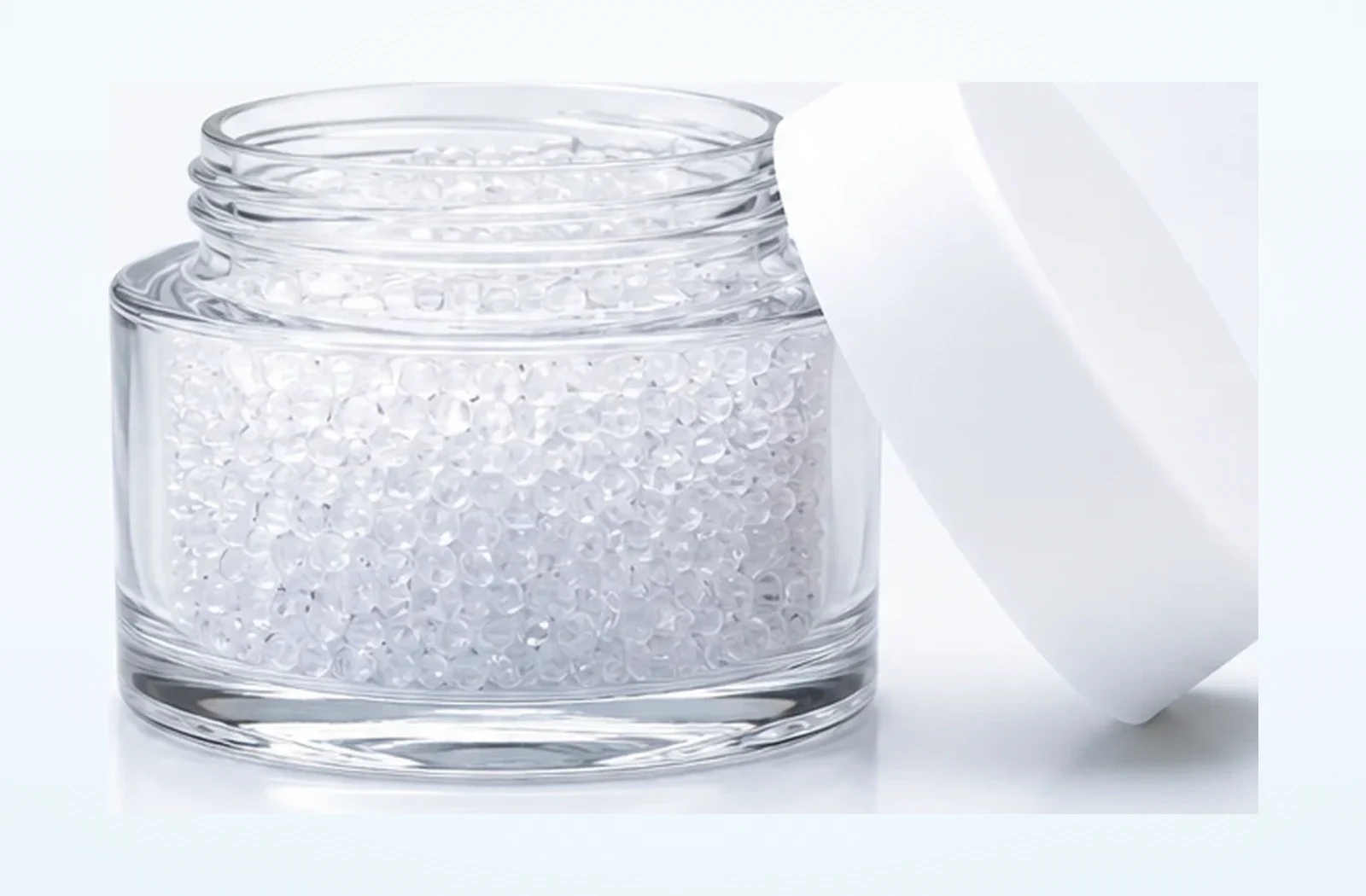 PET-Granulat und transparenter Tiegel